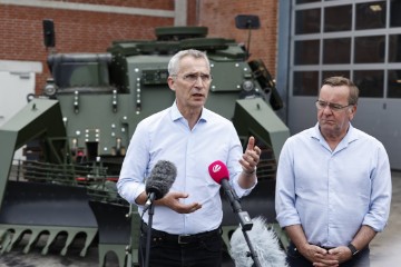 Stoltenberg kaže da će NATO pomoći Ukrajini da modernizira svoju vojsku