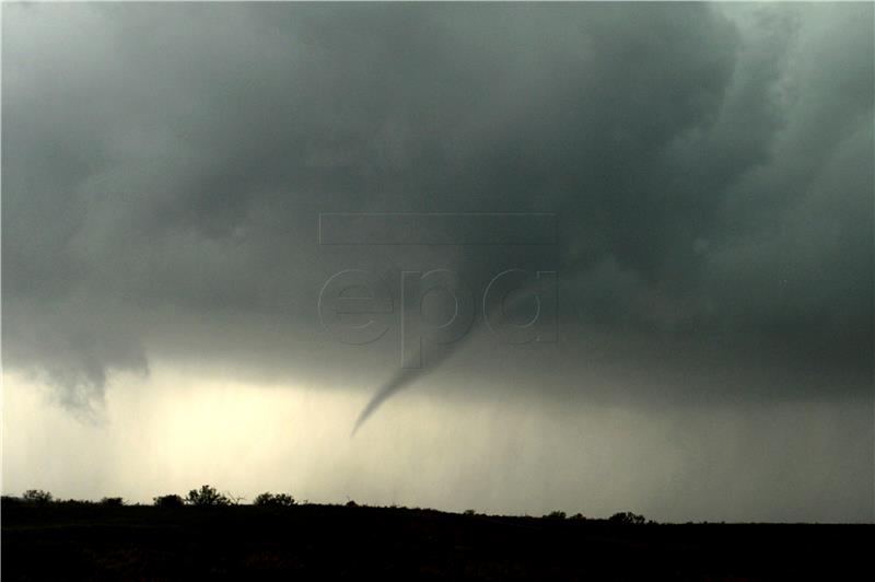 Tornado u Teksasu ubio četvero ljudi i razorio zgrade