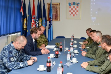 Banožić i Hranj s pilotima u Zemuniku o protupožarnoj sezoni