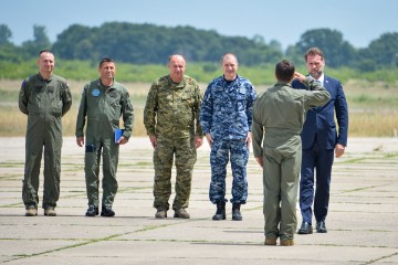 Banožić i Hranj s pilotima u Zemuniku o protupožarnoj sezoni