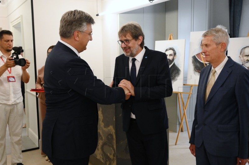 Croatia, Serbia PMs meet, open Croatian House in Subotica