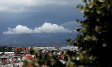 Olujni vjetar i kiša u Zagrebu