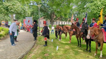 U Ivanićgradu održan mimohod hrvatskih povijesnih postrojba