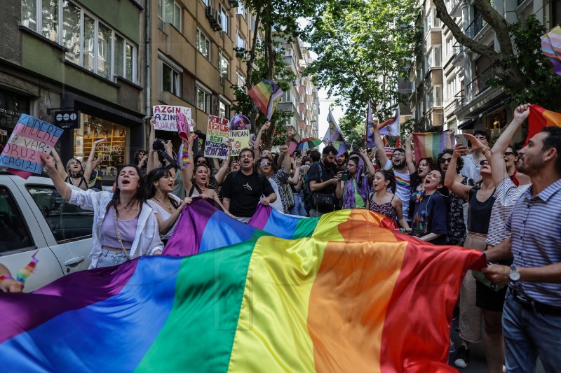 Policija pritvorila 50 osoba nakon Povorke ponosa u Istanbulu