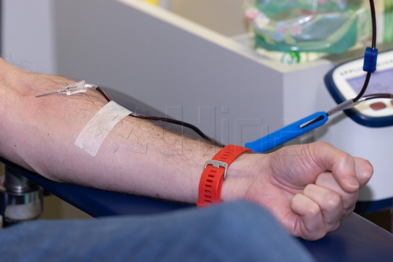 Blood shortage ahead of tourist season, daily says