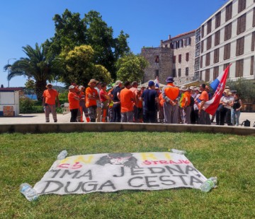 Radnici tvrtke Ceste Šibenik ušli u treći tjedan štrajka