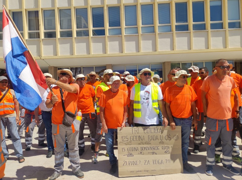 Radnici tvrtke Ceste Šibenik ušli u treći tjedan štrajka