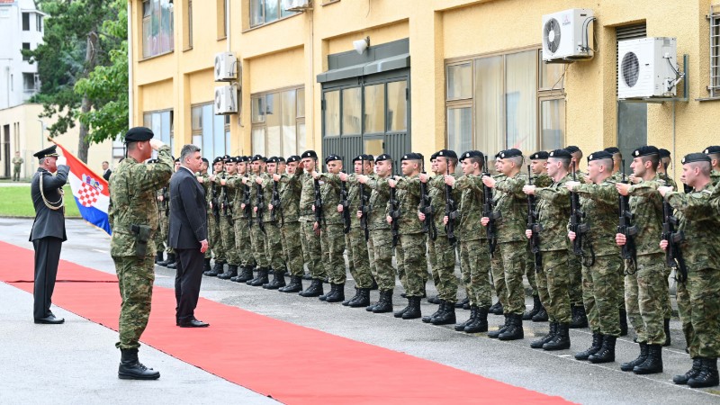 Milanović na promociji novih časnika OSRH