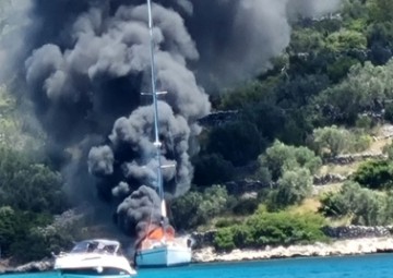 Jedna osoba ozlijeđena u sudaru glisera i jedrilice u kornatskom arhipelagu