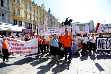 Mirni prosvjed Sindikata državnih i lokalnih službenika i namještenika RH