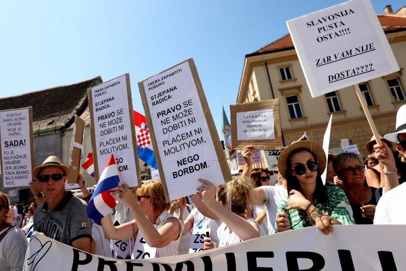 Mirni prosvjed Sindikata državnih i lokalnih službenika i namještenika RH