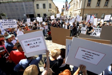 Mirni prosvjed Sindikata državnih i lokalnih službenika i namještenika RH