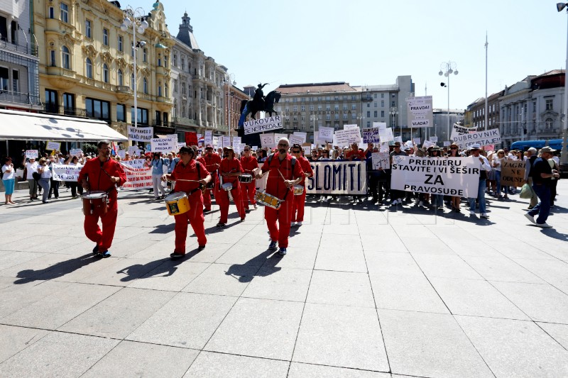 Mirni prosvjed Sindikata državnih i lokalnih službenika i namještenika RH