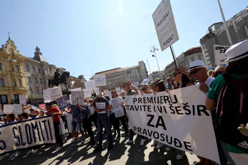 Mirni prosvjed Sindikata državnih i lokalnih službenika i namještenika RH