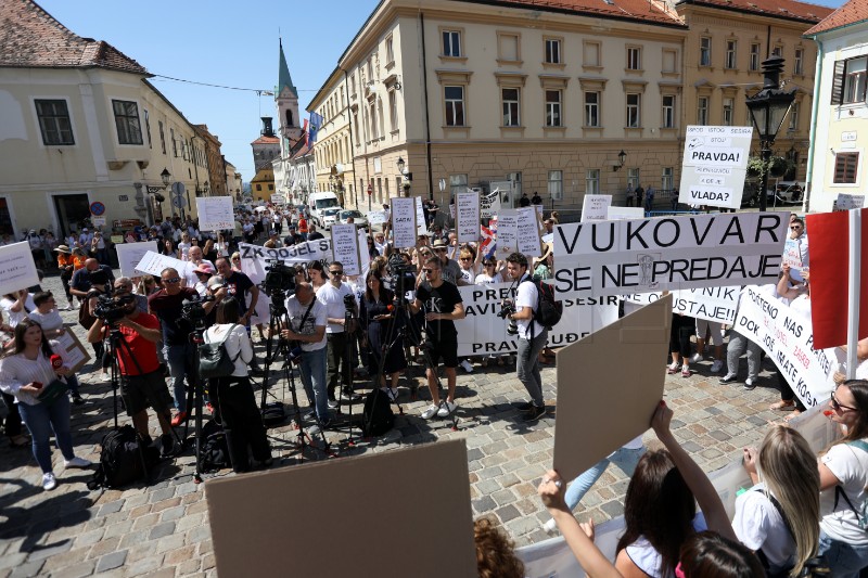 Mirni prosvjed Sindikata državnih i lokalnih službenika i namještenika RH