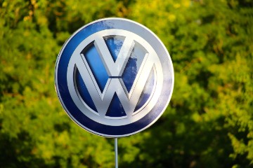 VW vozačima u Sjevernoj Americi omogućuje upotrebu Teslinih punionica