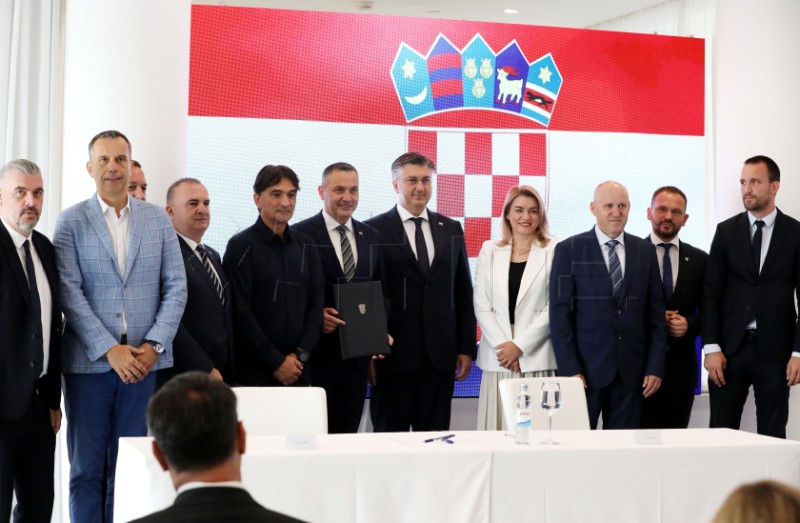 Government and Croatian Football Federation sign land donation agreement