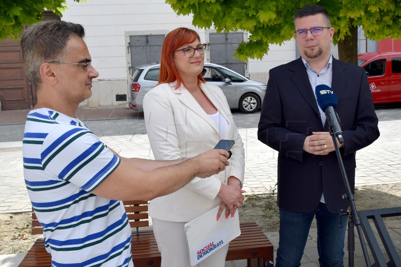 Konferencija za medije osječkih Socijaldemokrata