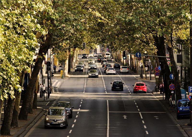 U prvoj polovici godine prodano 44 posto više automobila nego lani