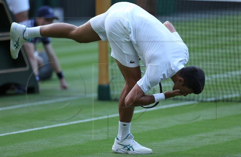 Wimbledon: Đoković u društvu Federera i Serene