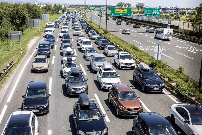 Promet pojačan na većini cesta u smjeru mora, kao i na cestama u priobalju