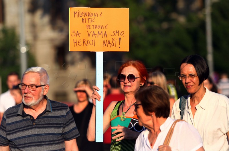 Prosvjednici u Beogradu podržali policajce koji su otkrili afere vlasti