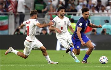 Irankama dopušten dolazak na nogometne stadione