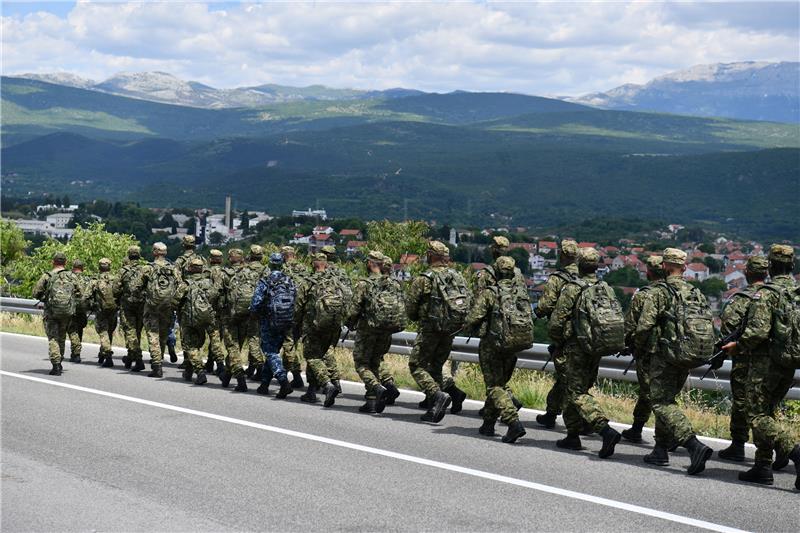 S Udbine do Knina kreće hodnja 33 dočasnika i mlada časnika