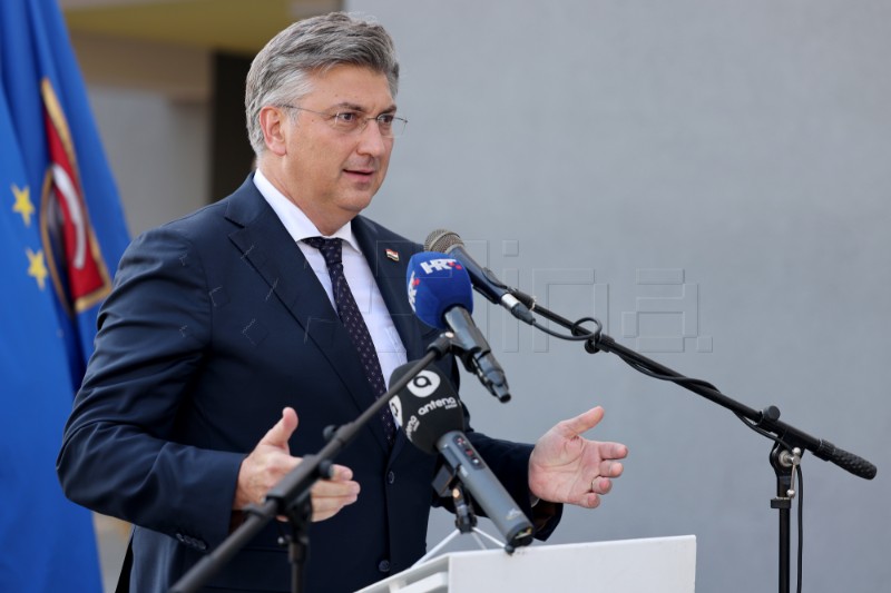 Plenković sudjelovao na svečanosti primopredaje ključeva vlasnicima POS stanova