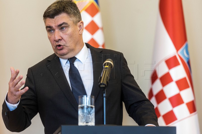 Someone has to answer politically for gas affair, Milanović says