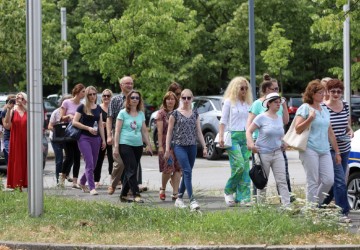 Pravosudni djelatnici u povorci ispred zgrade NSK