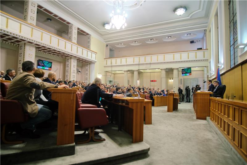 Sabor u petak glasuje i završava redovan rad, zastupnici odlaze na odmor