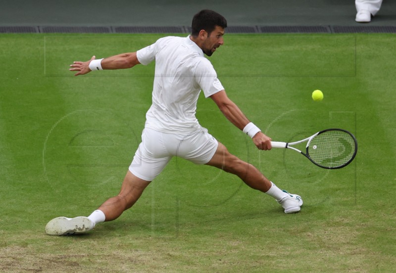 Wimbledon: Đoković nakon tri seta protiv Sinnera do finala