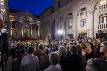 Premijerom Tosce na Peristilu započelo 69. Splitsko ljeto