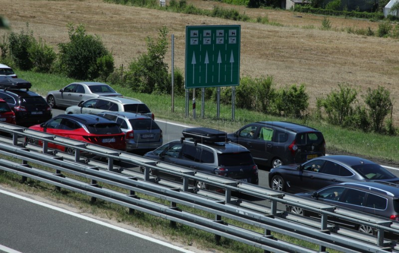 Gužve na naplatnoj postaji Lučko.