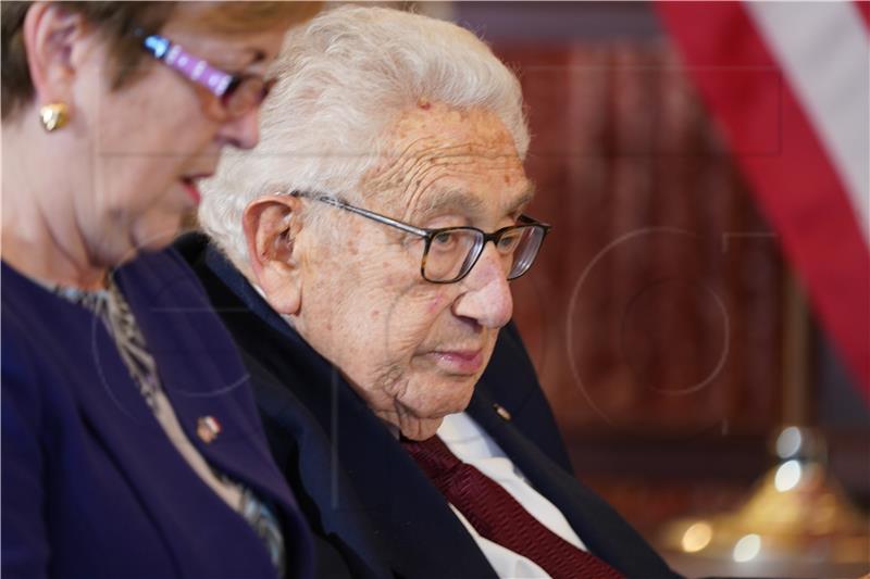 Kissinger još uvijek aktivan, sastao se u Kini s ministrom obrane