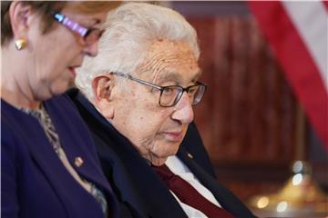 Kissinger još uvijek aktivan, sastao se u Kini s ministrom obrane