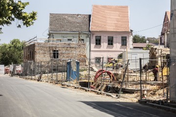 Obuljen Koržinek obišla  radove na obnovi oštećenih zgrada u Petrinji