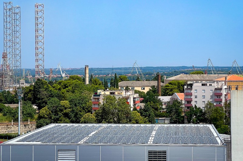 Pula: Primopredaja solarne elektrane na Domu sportova Mate Parlov