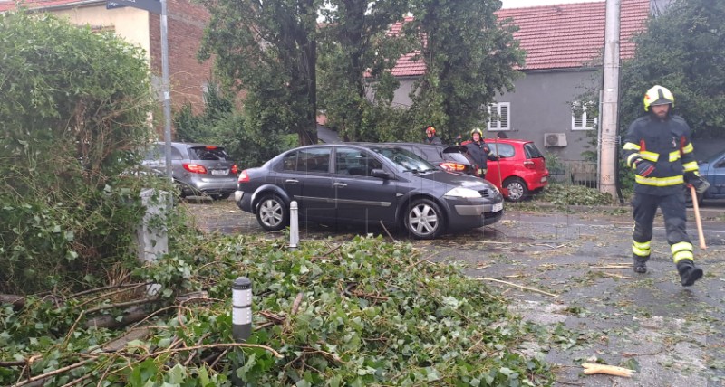 Posljedice nevremena: 4 umrle i 200 ozlijeđenih osoba, oštećeno više od 2000 objekata