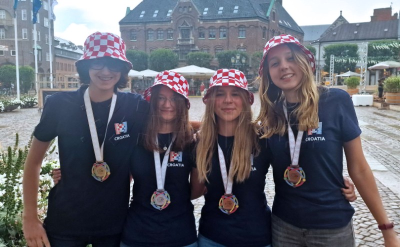 Croatian students win four medals at European Girls' Olympiad in Informatics