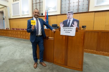 Hrvoje Zekanović uoči izvaredne sjednice Sabora