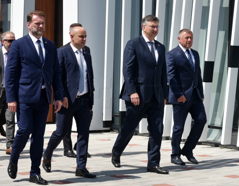 Disgruntled pig farmers confront PM in east Croatia