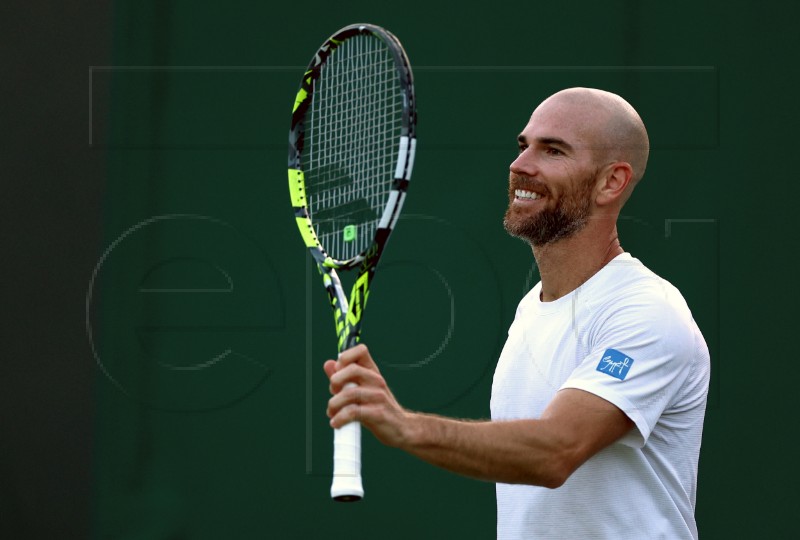 ATP Newport: Trijumf Mannarina