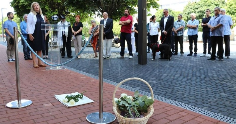 U Koprivnici položen kamen spoticanja u spomen na poduzetnika stradalog u holokaustu