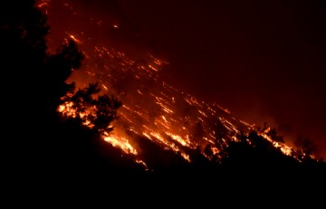 U Grčkoj se nastavlja borba protiv požara, najavljen novi rast temperature