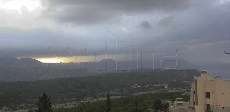 Povoljnija situacija na požarištu kod Dubrovnika, upućena dva kanadera