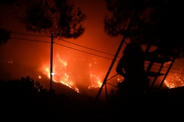 Grčka: Požari oslabjeli, ali neki i dalje tvrdokorno gore