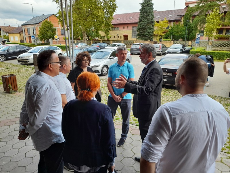 Ministar Fuchs obišao stradale škole u Vukovarsko-srijemskoj županiji