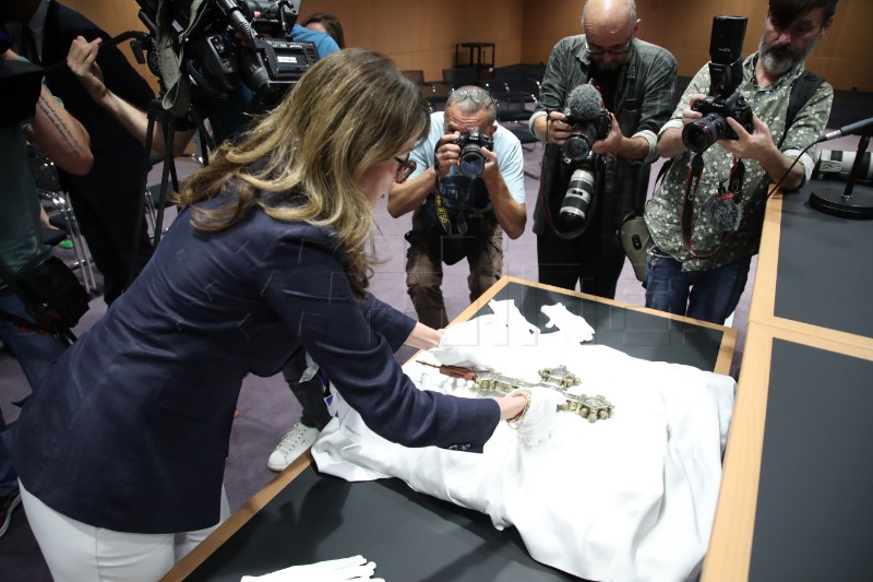 Konferencija za medije u povodu primopredaje procesijskog križa iz 14. stoljeća